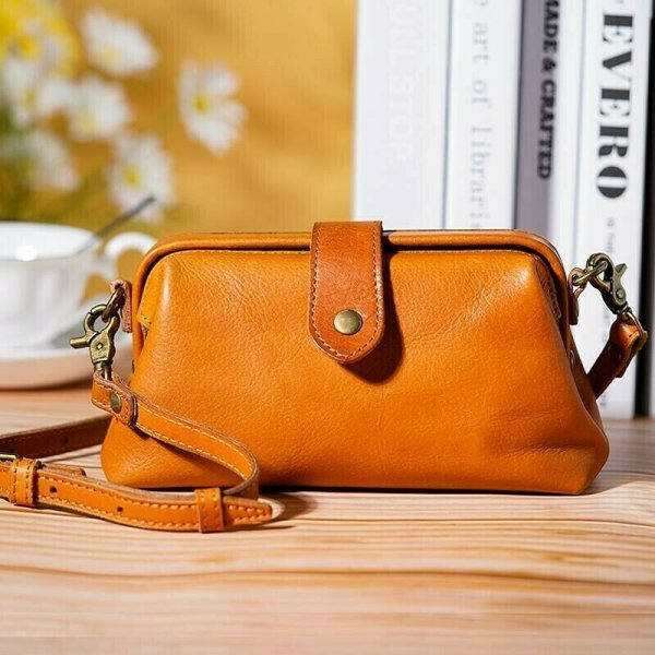 Premium leather Retro Handmade Bag